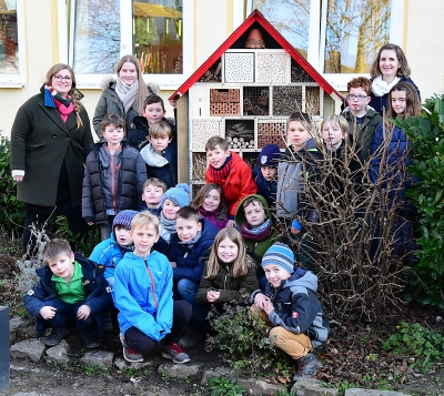Schule an der Ruhr: Kleine Zukunftsmaler bauten großes Insektenhotel