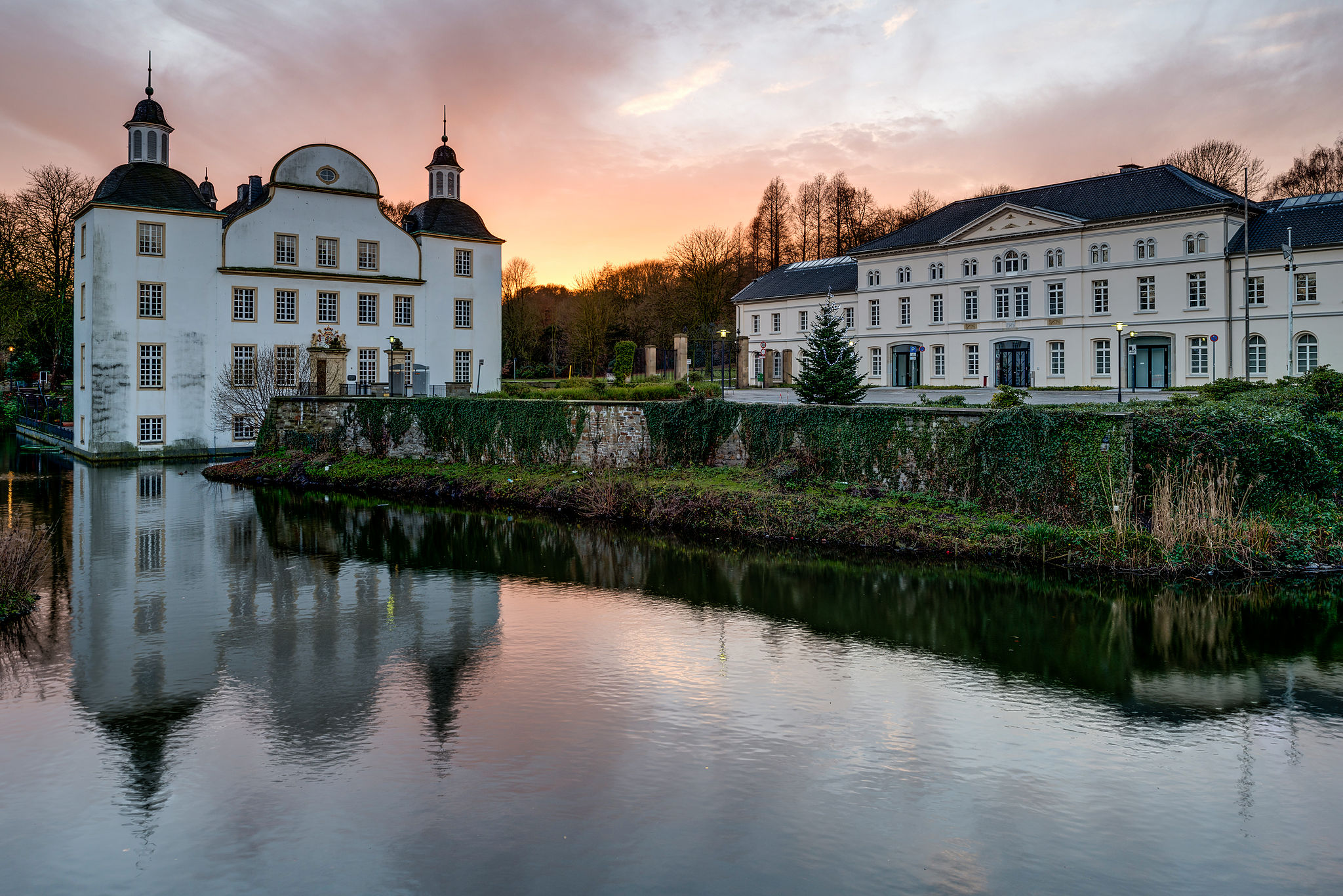 Schloss Borbeck Komplettansicht Sonnenuntergang 2012